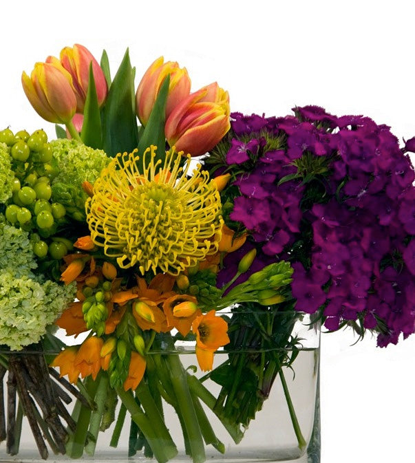 Contemporary Flower Designs in Thousand Oaks, CA